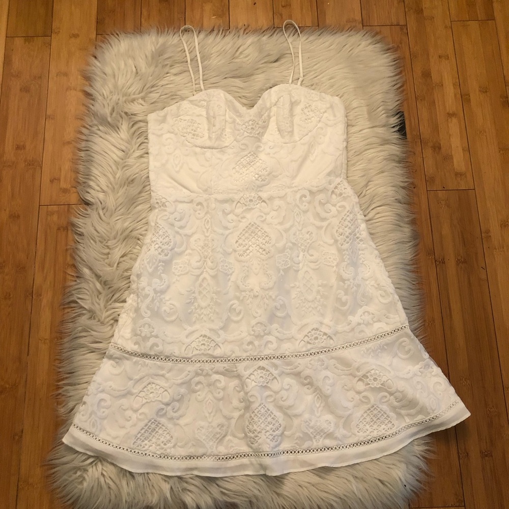 Bardot Lace Eyelet Embroidered Floral Sweetheart Tiered Hem White Dress size 10 - Picture 3 of 16